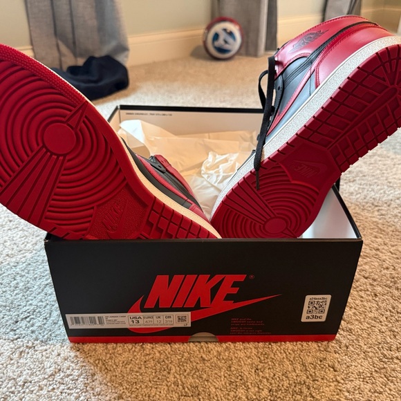 Air Jordan 1 High '85 'Bred/Banned’ 2025 - Picture 2 of 5